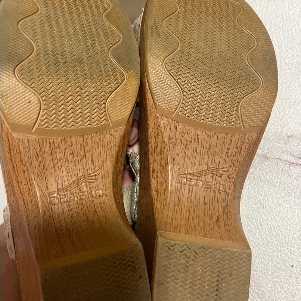 Dansko Sandi Beige Leather Slingback Wedge Sandals Shoes Size 40 9.5 10 US. - Picture 6 of 8